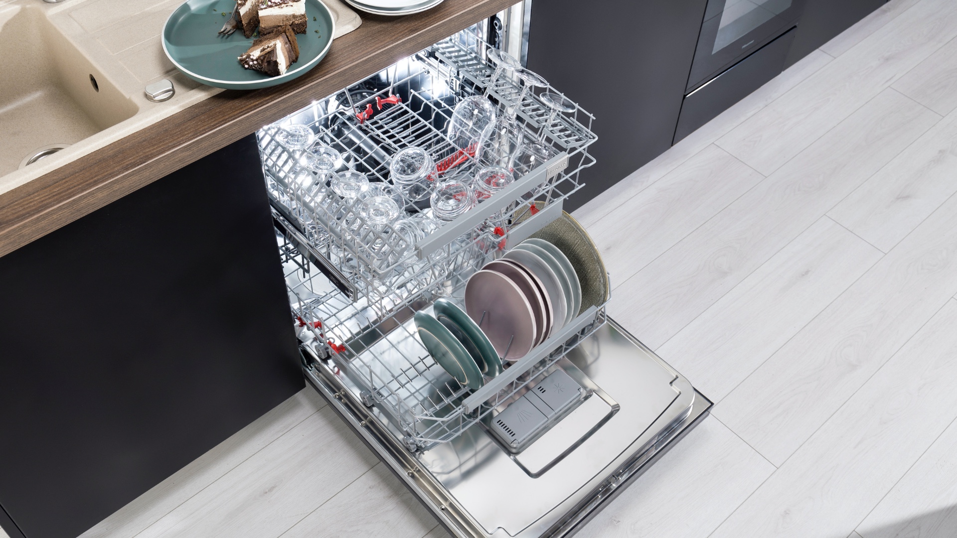 Hisense Integrated Dishwasher HV672C60UK - Fast Cleaning