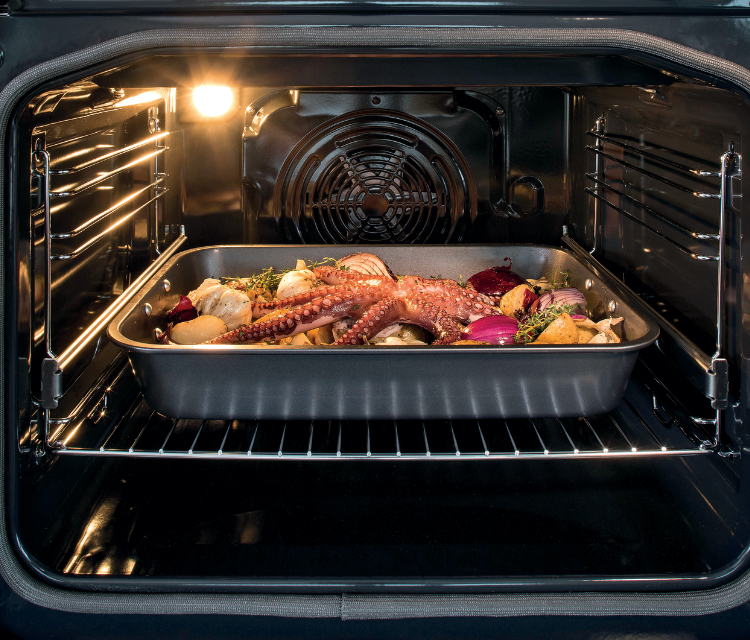 Hisense Built-in Combined Steam Oven BS5545AG - A ROUNDED SHAPE FOR AN EVEN BAKE