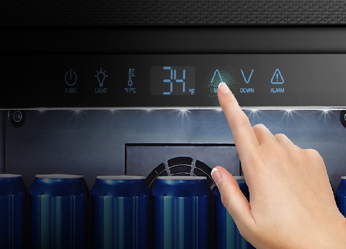 Hisense JC-138YB Can Beverage Cabinet - LED Display